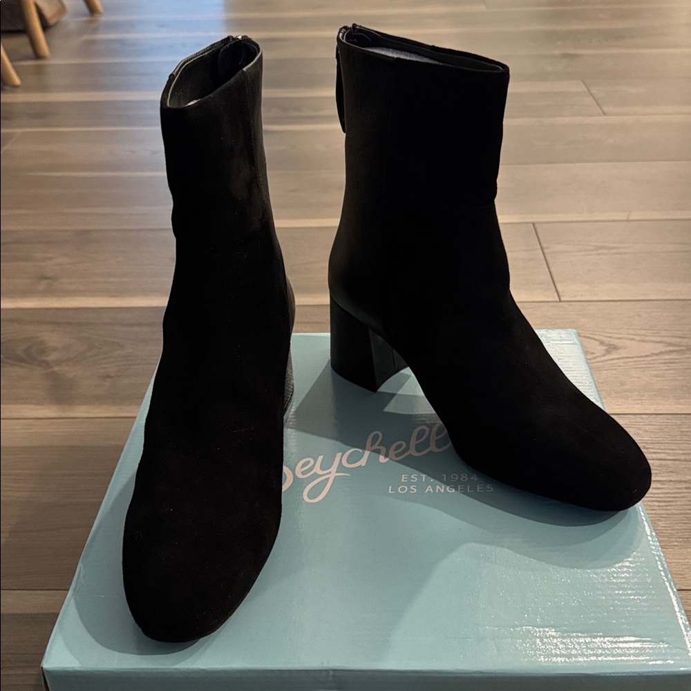 NWB Seychelles Uneasy Suede/Leather Booties